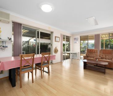 Large Family Home in Fantastic Location ! - Photo 6