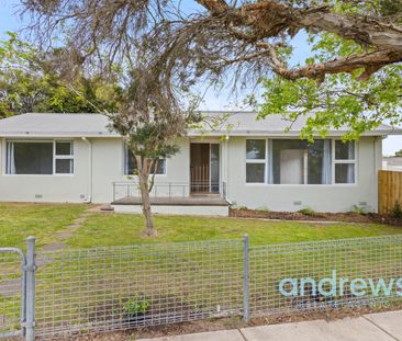 Spacious 3-Bedroom Home in Prime Belmont Location - Photo 4