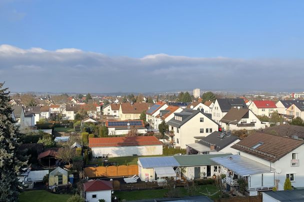 Traumhafte Dachgeschosswohnung mit Weitblick und moderner Ausstattung! - Foto 1