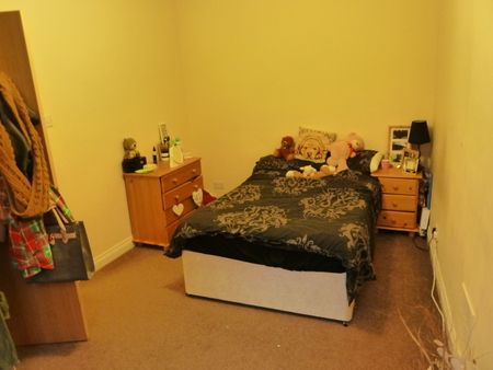 10 Lipson Road, Flat 2 - Photo 5