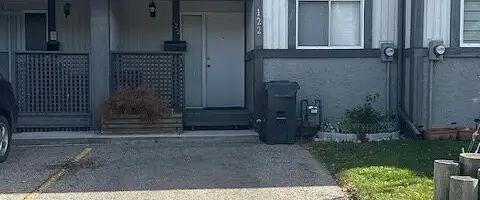 Cozy Townhouse in Coach Hill — 3 Bedrooms Townhouse - Photo 1