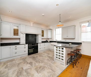 3 bedroom flat to rent - Photo 4