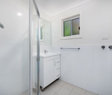 Modern & Spacious Villa Style Home - Photo 2