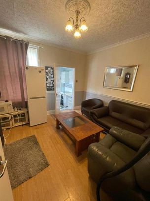 2 bedroom end of terrace house to rent - Photo 1