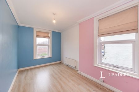 4 bedroom house to rent Powerscourt Road, Portsmouth, Hampshire, PO2 - Photo 3