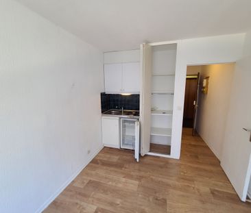 Appartement 1 pièces 17m2 MARSEILLE 1ER 421 euros - Photo 1