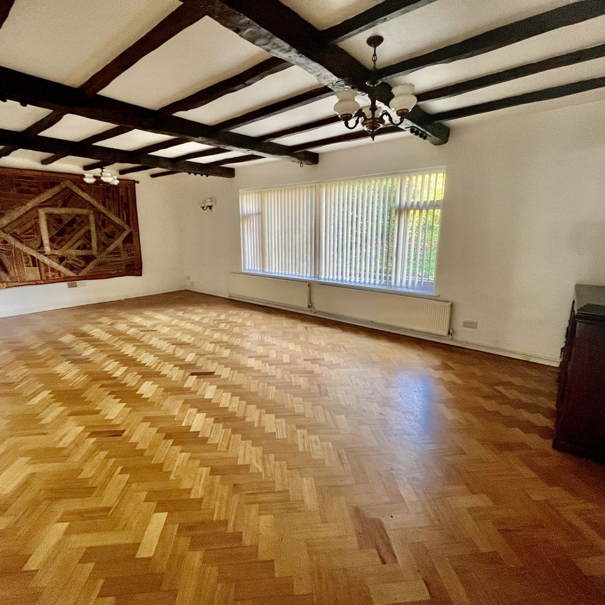 FOUR DOUBLE BEDROOMS*** Laminate Flooring*** Shops and amenities nearby ***Lounge Un-Furnished*** Fitted Kitchen ***Double glazing*** Close to public transport*** Dining Room Gardens*** DETACHED PROPERTY***LITTLEOVER SCHOOL CATCHMENT - Photo 1
