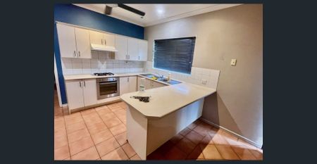 4 X 2 ON A FULLY FENCED BLOCK - Photo 5