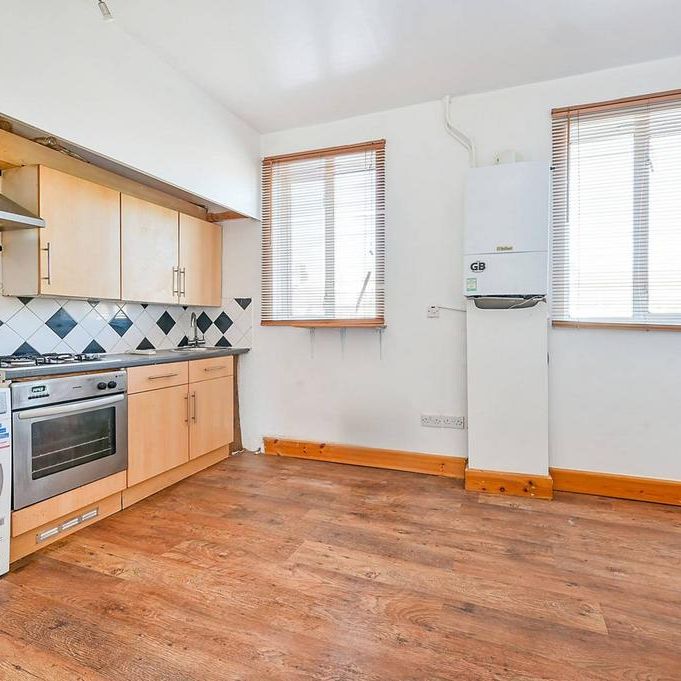 3 bedroom flat to rent - Photo 1