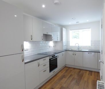 3 bedroom semi-detached house to rent - Photo 6