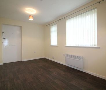1 bedroom ground floor flat to rent - Photo 3