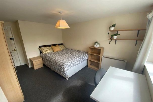 1 bedroom in a house share to rent - Photo 1