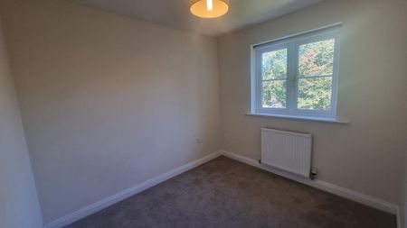 4 bedroom detached house to rent - Photo 4