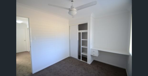 Spacious Modern 3 Bedroom with 2 Bathroom Townhouse For Rent - Photo 1