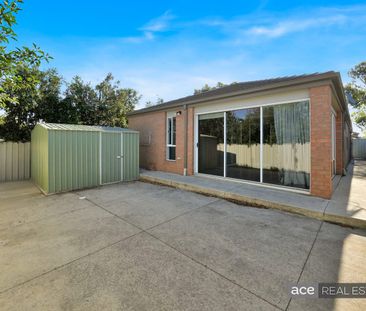 Spacious & Versatile Family Home in a Prime Truganina Location - Photo 6