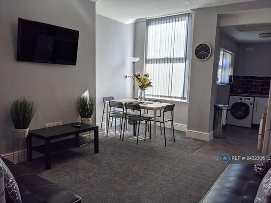 3 bedroom terraced house to rent - Photo 1