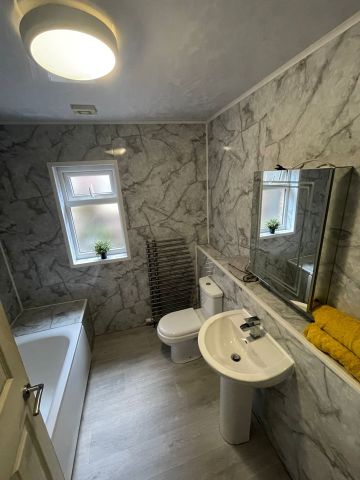 Studio Flat, Ash Tree Road, M8 - Photo 2