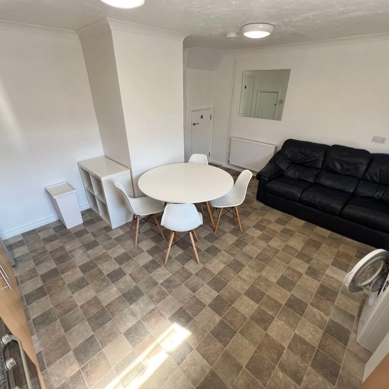 Millfield Close, Chichester - Photo 1