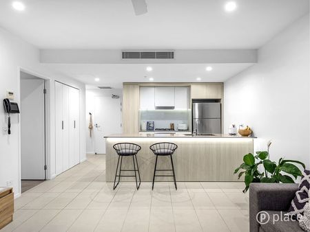 Private 2 bed; 2 bath; secure car park. - Photo 4