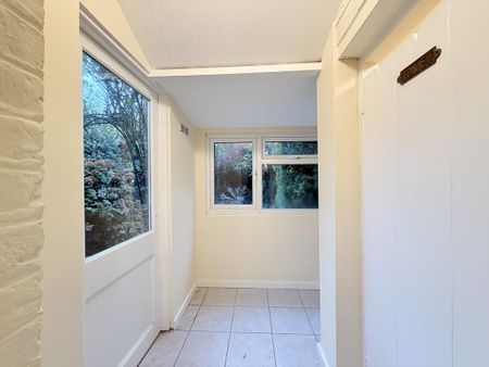 3 bedroom end of terrace house to rent - Photo 2