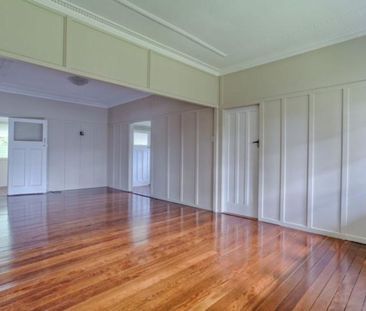 Charming Annerley Classic. Your Perfect Home Awaits - Photo 1