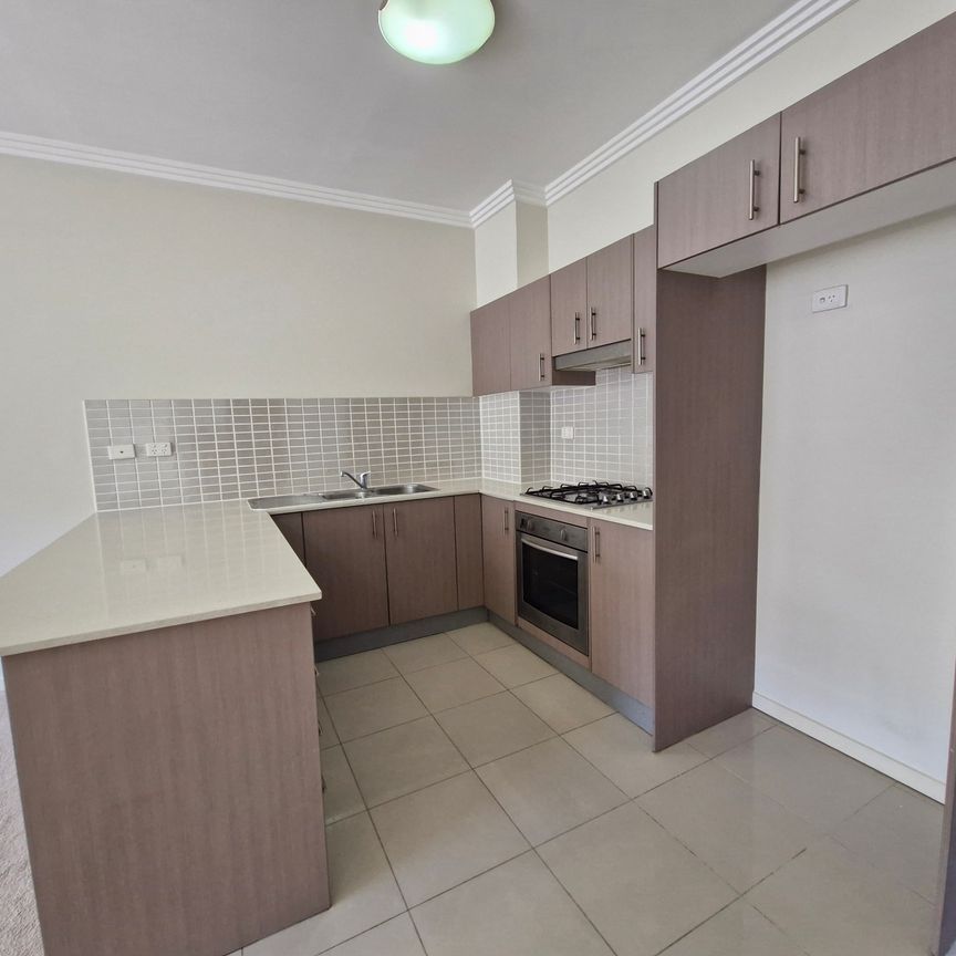 21/8-10, Howard Avenue, Northmead - Photo 1