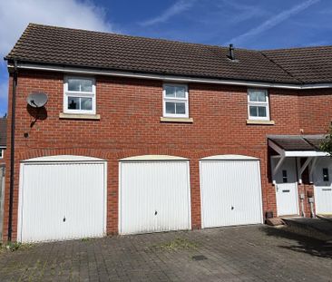 2 bedroom coach house to rent - Photo 1