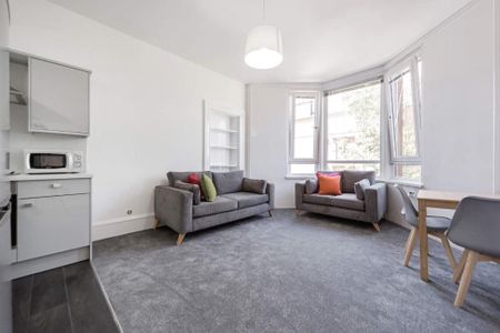 2 bedroom flat to rent - Photo 2