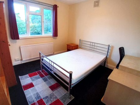 Flat to rent on - Photo 4