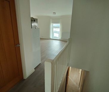 First floor flat, Graig Terrace, Manselton, Swansea, SA5 8PT - Photo 2