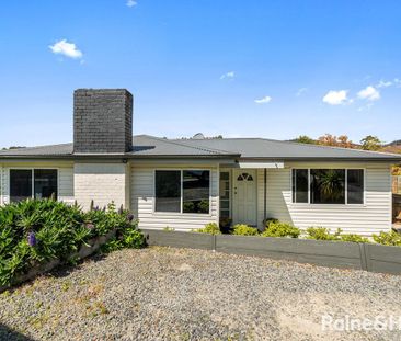 Spacious & Sunny home in Lenah Valley - Prime Location! - Photo 2