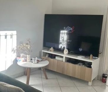 AIX EN PROVENCE, Location T2, Quartier La Beauvalle - Photo 4