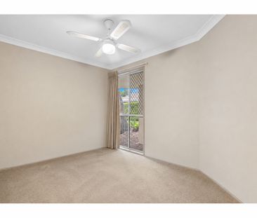 SPACIOUS FAMILY HOME WITH POOL IN PRIME RUNAWAY BAY LOCATION - Photo 6