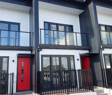 Modern Birkenhead Townhouse - Photo 3