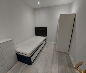 4 bedroom semi-detached house to rent - Photo 3