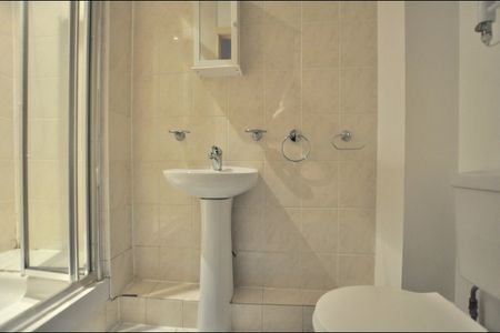 1 Bed Flat, Kingsland Road, E2 - Photo 5