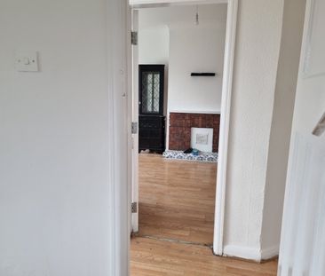 2 Bed Flat, Beechwood Gardens, NW10 - Photo 3