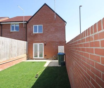 3 bedroom semi-detached house to rent - Photo 2