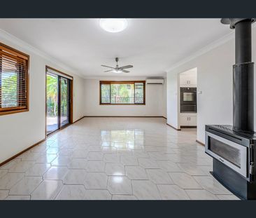 This immaculate home has everything to offer the growing family. - Photo 4