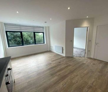 London Road, Staines-upon-thames, Surrey, TW18 - Photo 4