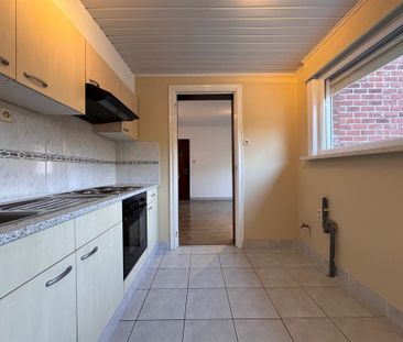 Prima gelegen ruime driegevel woning met garage en tuintje. - Foto 4