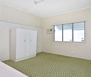 SPACIOUS WELL LOCATED HIGH SET GABLE HOME - 3 BED - STUDY - SUN ROO... - Photo 5