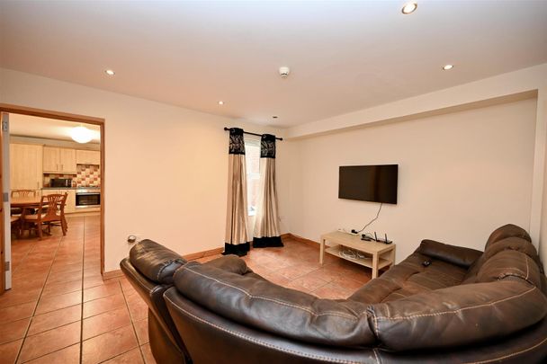 Room Rental 2 34C Edinburgh Street, Belfast, BT9 7DS - Photo 1
