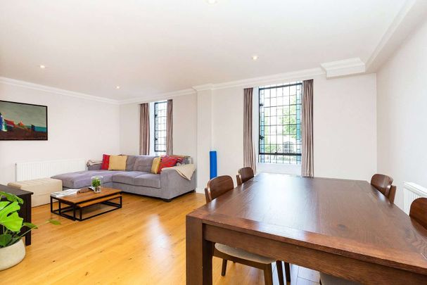 A large two bedroom apartment set within a church conversion in Angel. - Photo 1