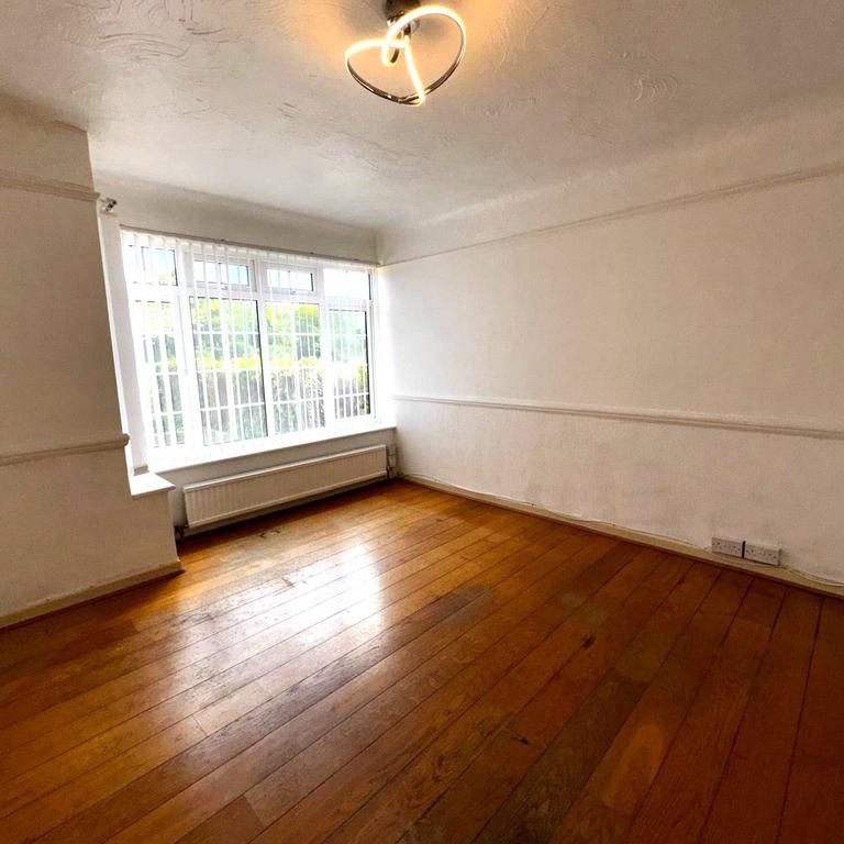 4 bedroom semi-detached house to rent - Photo 1
