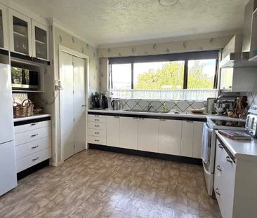 Spacious 3 Bedroom with 2 bathrooms - Photo 4