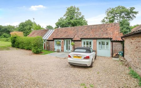 If you are a family or couple looking for an immaculately presented 3 bedroom house to rent in the Downend area, with off street parking and stunning rear garden, then this could be the property for you. Please contact us for more details… - Photo 2