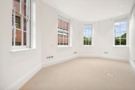 3 bedroom flat in Hortensia Road - Photo 5