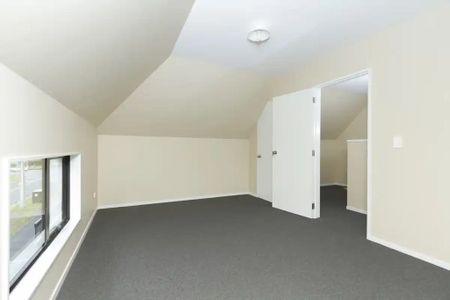 2/1 Bleakley Place, Hillcrest — - Photo 2