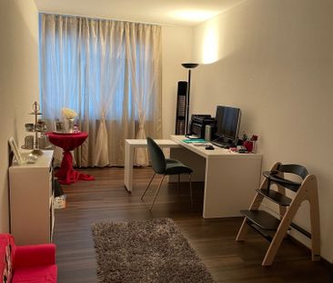 wunderschöne 4.5-Zimmer-Gartenwohnung mit grossem Sitzplatz - Photo 2